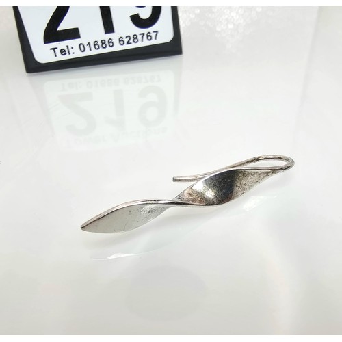 237 - A pair of as new unused 925 silver drop earrings, having a shaped twist design which catches the lig... 