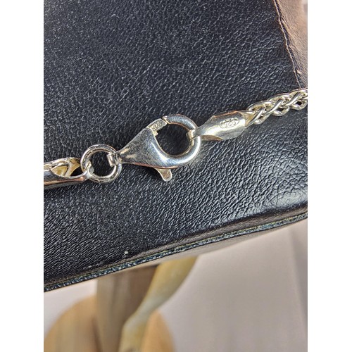 219 - An as new unused good quality 925 silver neck chain which has a length of 20