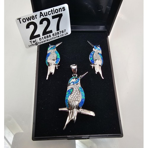 227 - A stunning unused 925 silver opal matching jewellery set featuring a kingfisher formed pendant inset... 