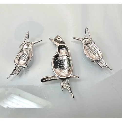 227 - A stunning unused 925 silver opal matching jewellery set featuring a kingfisher formed pendant inset... 