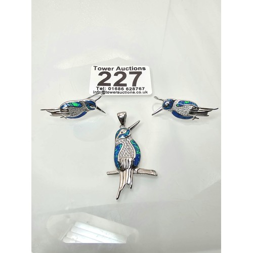 227 - A stunning unused 925 silver opal matching jewellery set featuring a kingfisher formed pendant inset... 