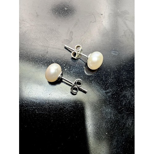 229 - A pair of clean elegant 925 silver stud earrings set with real pearls which have a lovely lustre, th... 