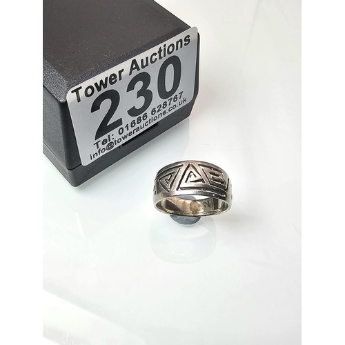 230 - A chunky 925 silver ring having an unusual pierced Aztec type design. The ring is in good clean cond... 