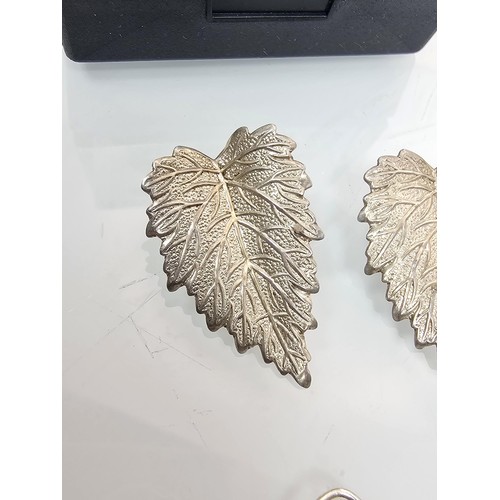 232 - 2 pairs of 925 silver earrings, to include a lovely quality pair of leaf formed clip on earrings mar... 