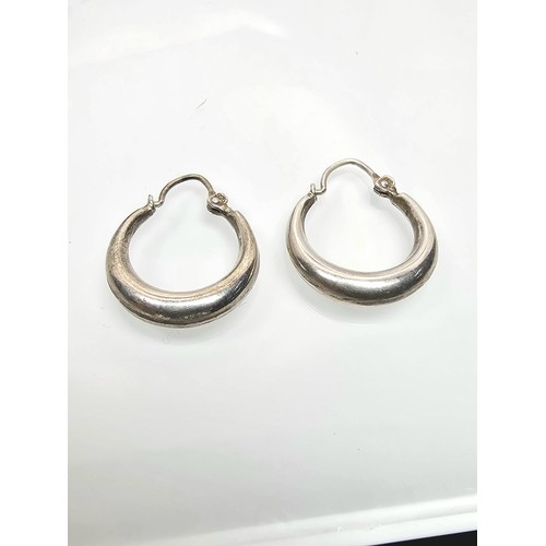 232 - 2 pairs of 925 silver earrings, to include a lovely quality pair of leaf formed clip on earrings mar... 