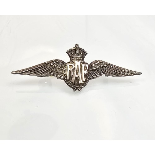 233 - An attractive vintage sterling silver RAF sweetheart brooch in the form of wings, with RAf to the ce... 
