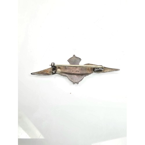 233 - An attractive vintage sterling silver RAF sweetheart brooch in the form of wings, with RAf to the ce... 