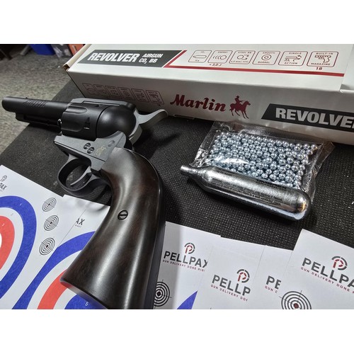 195 - An as new and boxed Marlin revolver CO2 BB airgun by Umarex, offers the best of both worlds, Western... 