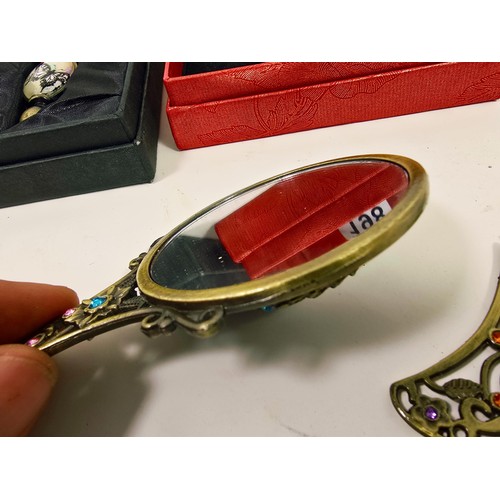 198 - 2x boxed as new collectables, to include a very attractive hand mirror and comb set, the mirror has ... 