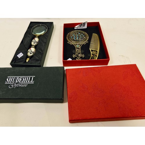 198 - 2x boxed as new collectables, to include a very attractive hand mirror and comb set, the mirror has ... 
