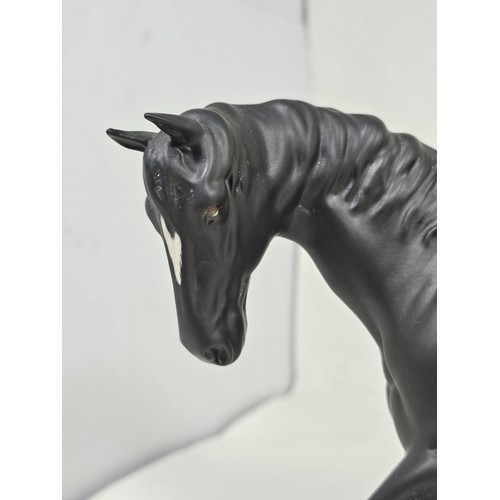 187 - A pair of Beswick horse figures, to include a Black Beauty figure in matte black with no chips or ol... 