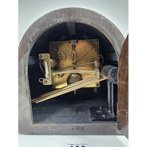 188 - An ornate Art Deco club shaped mantel clock with Whittington and Westminster chimes, appears to be i... 
