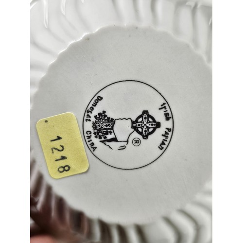 190 - A collection of 7 pieces of Belleek items, to include 3 cups with the iconic clover leaf design and ... 