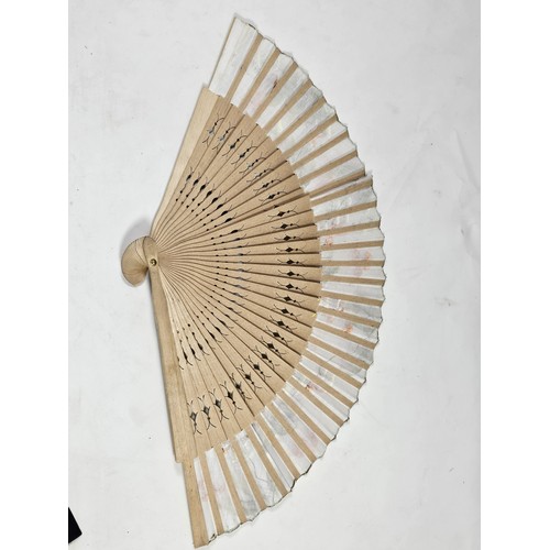 194 - A collection of 4x good quality oriental fans to include a black lace fan with hand stitched floral ... 