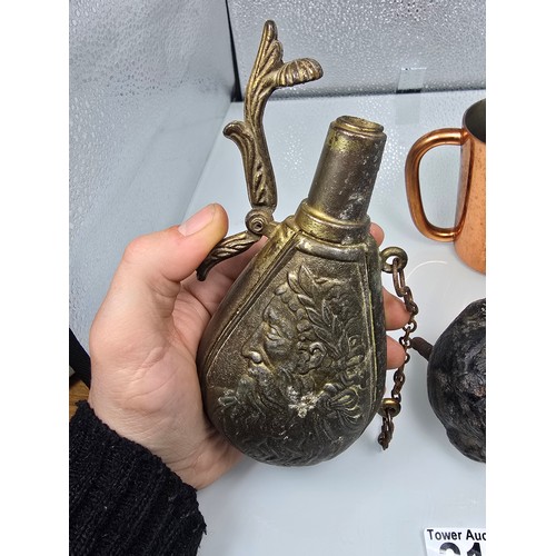 210 - 3x good collectables, to include a large heavy cast iron door knocker featuring stylized head of the... 