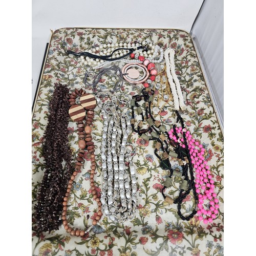 A large quantity of good quality costume jewellery, to include some ...