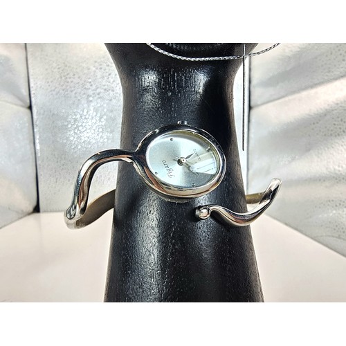 A brand new and boxed ladies quartz wristwatch by Figaro, the watch has ...