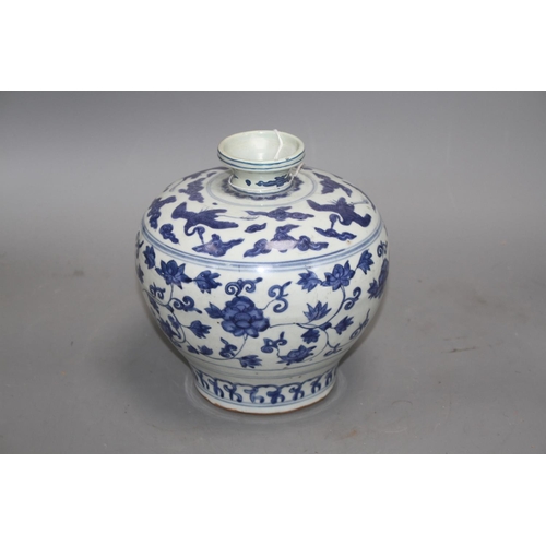 118 - A Chinese blue and white bulbous vase, Ming, with restored rim, height 19cm Condition: Rim from wher... 