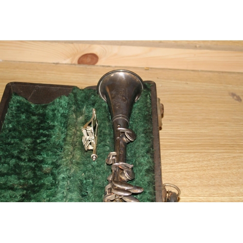 138 - A Gladiator silver plated clarinet, cased Condition: Oxidised but otherwise in good condition, no ke... 