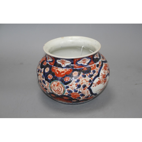 23 - A Japanese Imari jardiniere, height 13.5cm Condition: Wear to the gilding and a star crack to the ba... 