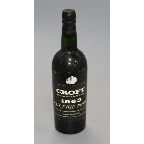 41 - A single bottle of Croft 1963 vintage Port, seal perfect, level lower neck