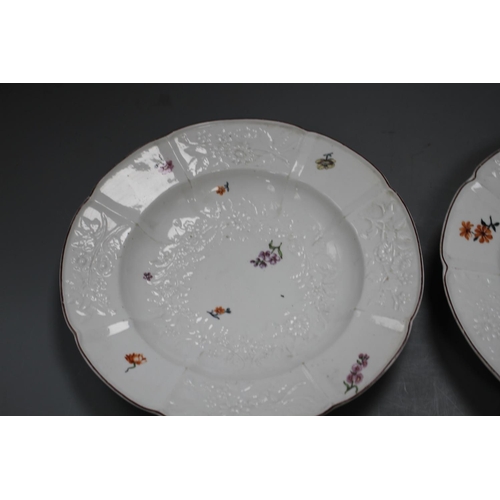 88 - A pair of Chelsea Gotzkowsky type flower moulded dinner plates, c.1755, spur marks only, 24.5cm Cond... 