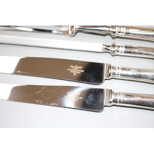 198 - A modern 4 piece silver handled carving set, Mappin & Webb, Sheffield, 1996, one other silver pistol... 