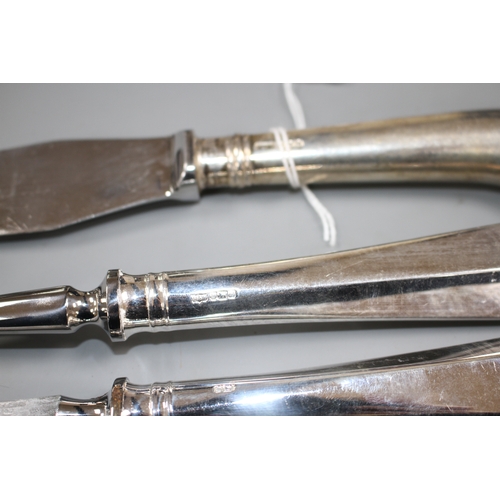 198 - A modern 4 piece silver handled carving set, Mappin & Webb, Sheffield, 1996, one other silver pistol... 