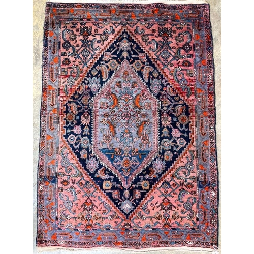 1052 - A Sarouk rug, 146 x 104cm
