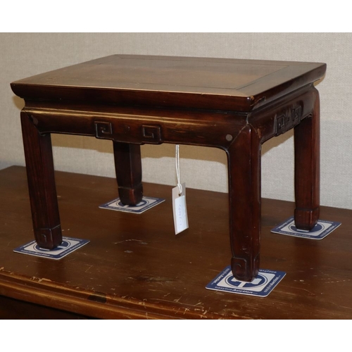 1066 - A 19th century Chinese hongmu table, W.41cm, D.31cm, H.28cm