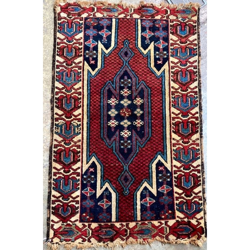1175 - A Persian rug, 120 x 75cm