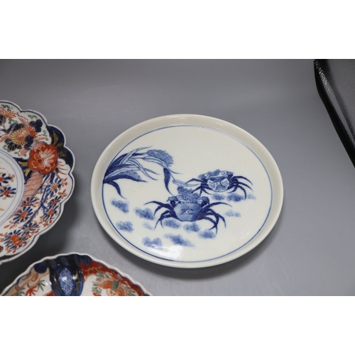 1225 - A Chinese blue and white 'crab' dish and two Imari dishes, largest diameter 25cm