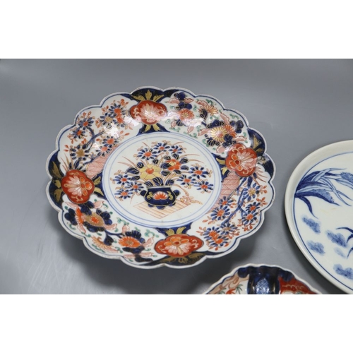 1225 - A Chinese blue and white 'crab' dish and two Imari dishes, largest diameter 25cm