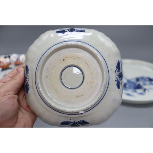 1225 - A Chinese blue and white 'crab' dish and two Imari dishes, largest diameter 25cm