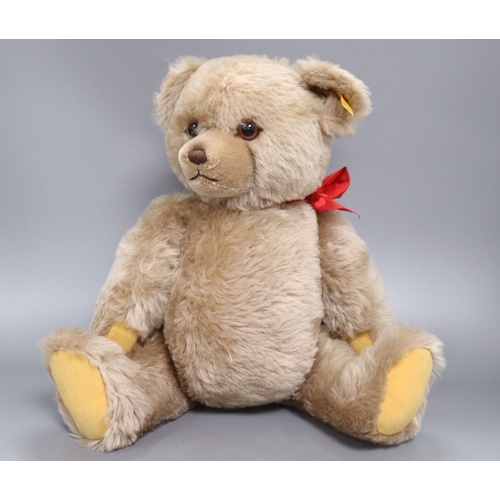 1248 - A Steiff yellow tag bear