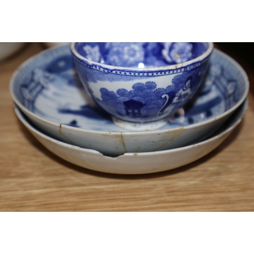 1258 - A quantity of Chinese ceramic tea bowls and saucers