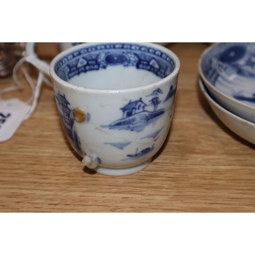 1258 - A quantity of Chinese ceramic tea bowls and saucers