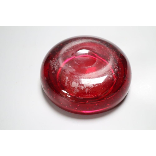507 - A Whitefriars red 'bubble' glass dish, 12.5cm diameterCONDITION: Provenance - Andrew Rudebeck collec... 