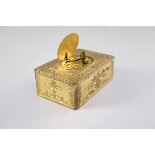 28 - A late 19th century Swiss ormolu singing bird box, with flower and scroll engraved case, catch opera... 