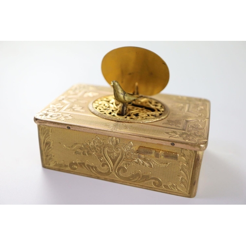 28 - A late 19th century Swiss ormolu singing bird box, with flower and scroll engraved case, catch opera... 