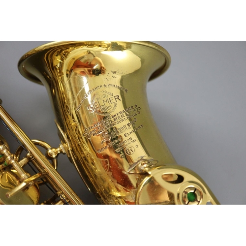 29 - A Henri Selmer, Paris 1959 Mark VI brass lacquered alto saxophone, serial no. M.82599, with mother o... 