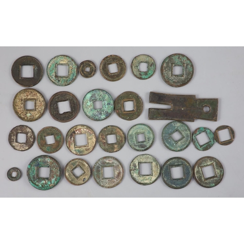 108 - China, 26 Ancient bronze coins, Han dynasty (205 BC - AD 220) and Kingdom of Shu (AD 221-265) to inc... 