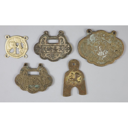 178 - China, 5 bronze or brass charms or amulets, Qing dynasty-Republic period, three of lock shape, inscr... 