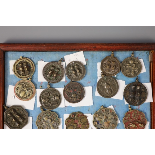 185 - A group of 99 Korean bronze and metal amulets or charms, 19th/20th century largest 70mmCONDITION: tr... 