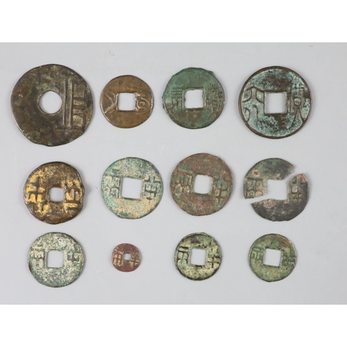 189 - China, 12 Ancient bronze round coins, Zhou dynasty c.350 BC to Western Han dynasty c.119 BC, twelve ... 