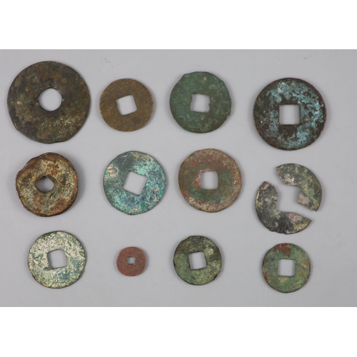 189 - China, 12 Ancient bronze round coins, Zhou dynasty c.350 BC to Western Han dynasty c.119 BC, twelve ... 