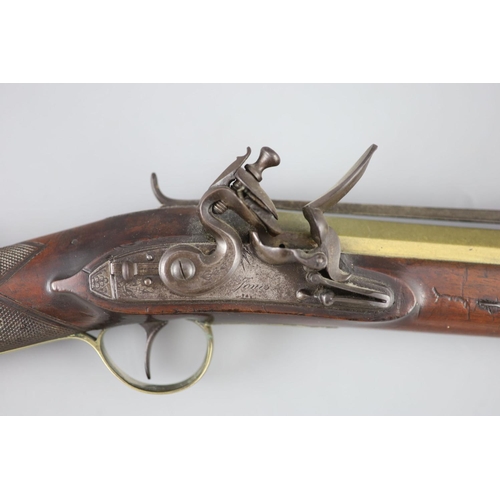 25 - A late 18th century brass barrelled flintlock blunderbuss, by Jones, with chequered mahogany stock, ... 