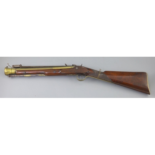 25 - A late 18th century brass barrelled flintlock blunderbuss, by Jones, with chequered mahogany stock, ... 