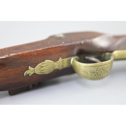 25 - A late 18th century brass barrelled flintlock blunderbuss, by Jones, with chequered mahogany stock, ... 