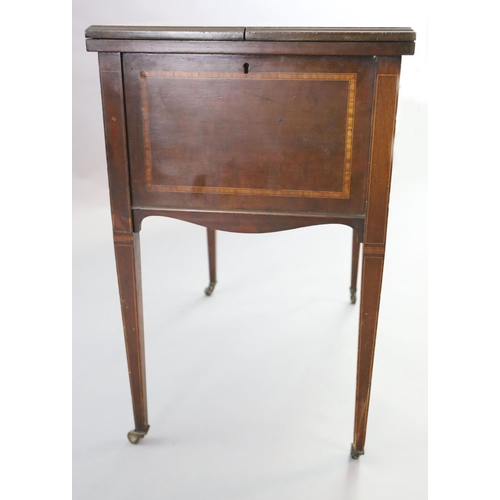 368 - An Edwardian satinwood banded mahogany games/drinks table,
with twin flap swivelling top concealing ... 